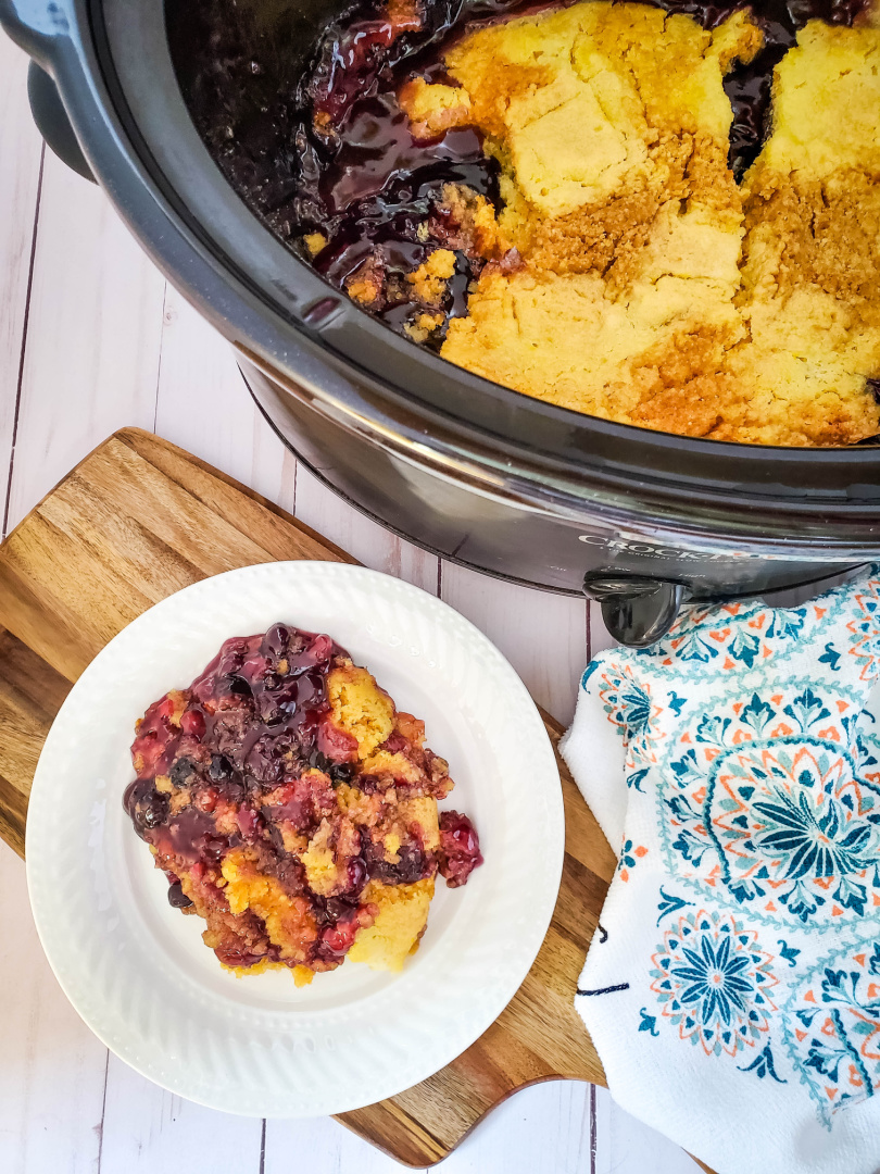 Slow Cooker Blueberry Lemon Dump Cake - Roscoe's Recipes