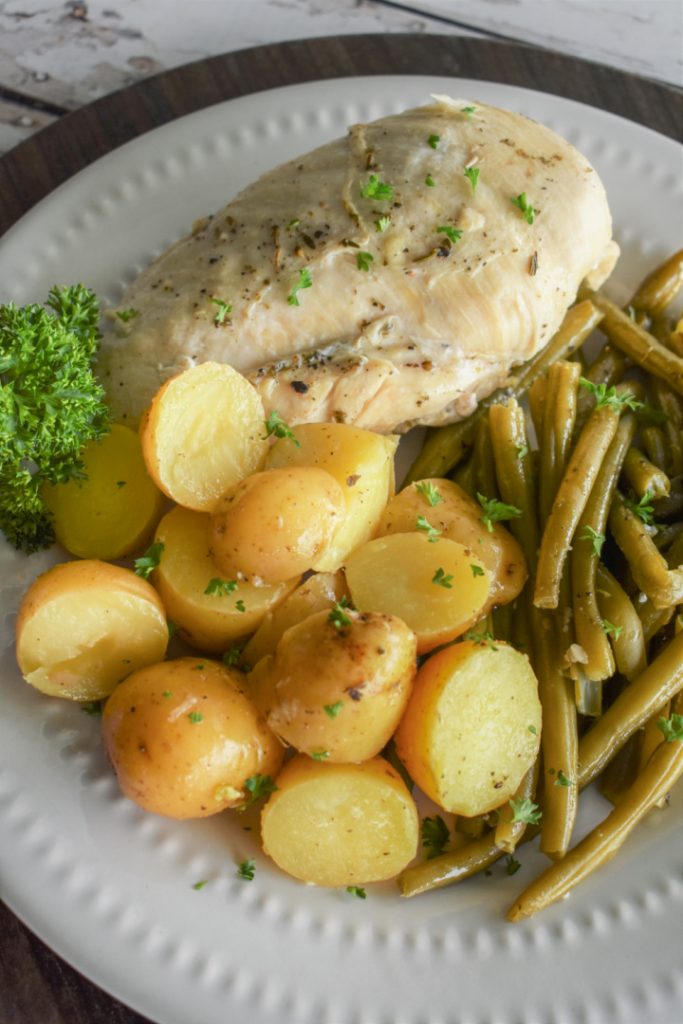 Slow Cooker Chicken with Potatoes and Green Beans - Roscoe's Recipes