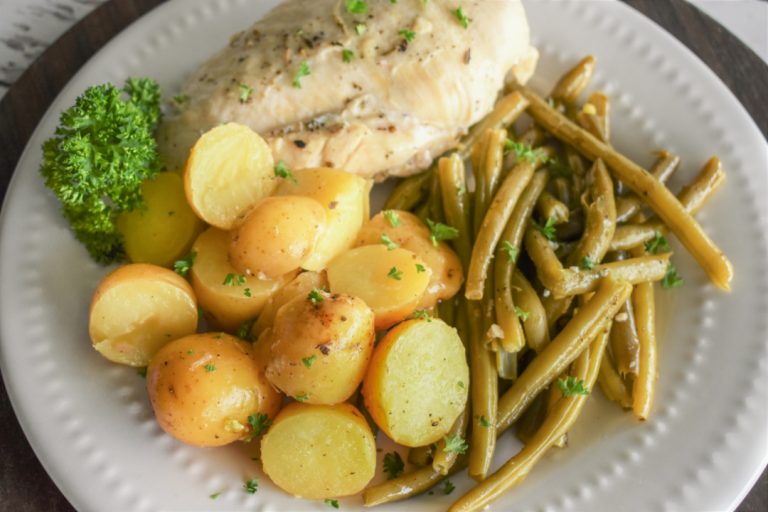 Slow Cooker Chicken with Potatoes and Green Beans - Roscoe's Recipes